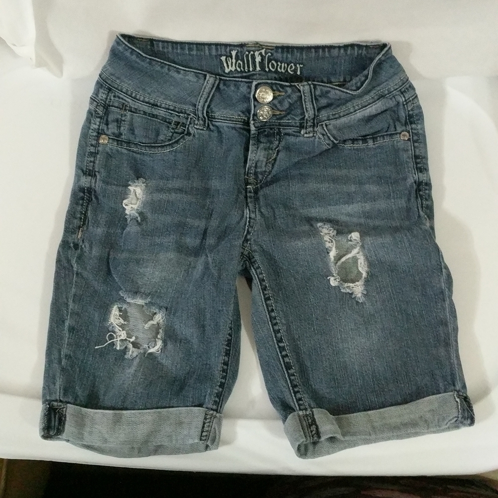 Wallflower Distressed Medium Wash Denim Cuffed Bermuda Shorts - size 3